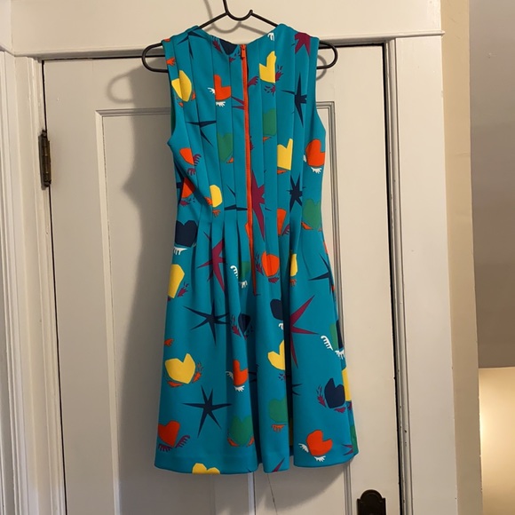 Vibrant scuba pleated dress - Picture 2 of 3